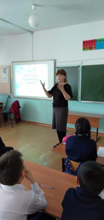 Урок-викторина в 4в классе "Здравствуй, сказка"