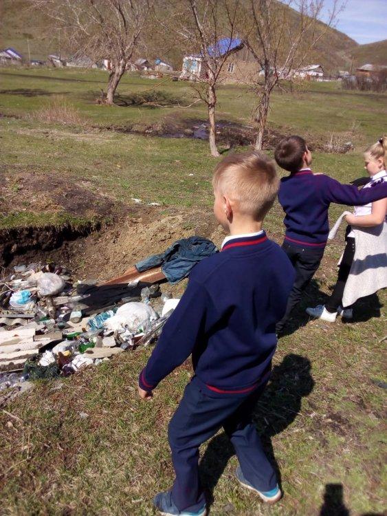 25.04.2019. Экологический десант - очистка территории - 5а класс