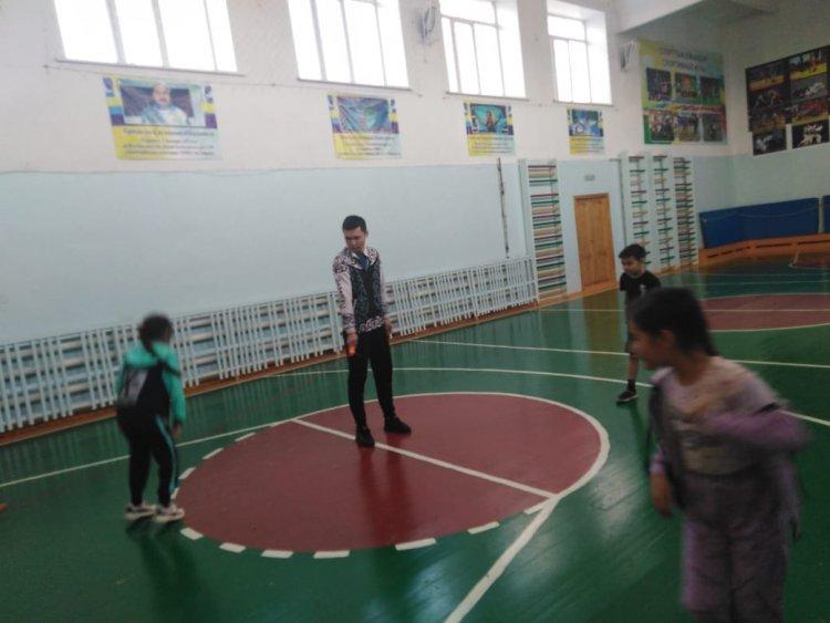 Дене шынықтыру «Жұптық топтық ойындар» - Урок физкультуры "Парные групповые игры"