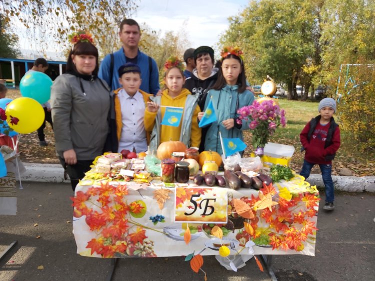 Мектептегі "Күзгі жәрмеңке".