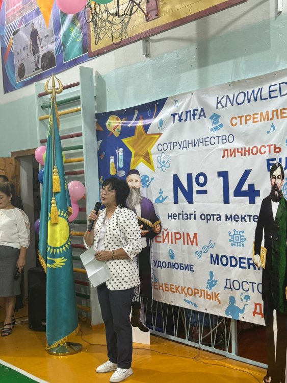 1-9 сыныптар арасында "Білім күніне" арналған салтанатты жиын