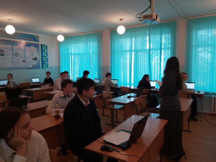 9а және 9б оқушылары республикалық тестілеуге қатысты.